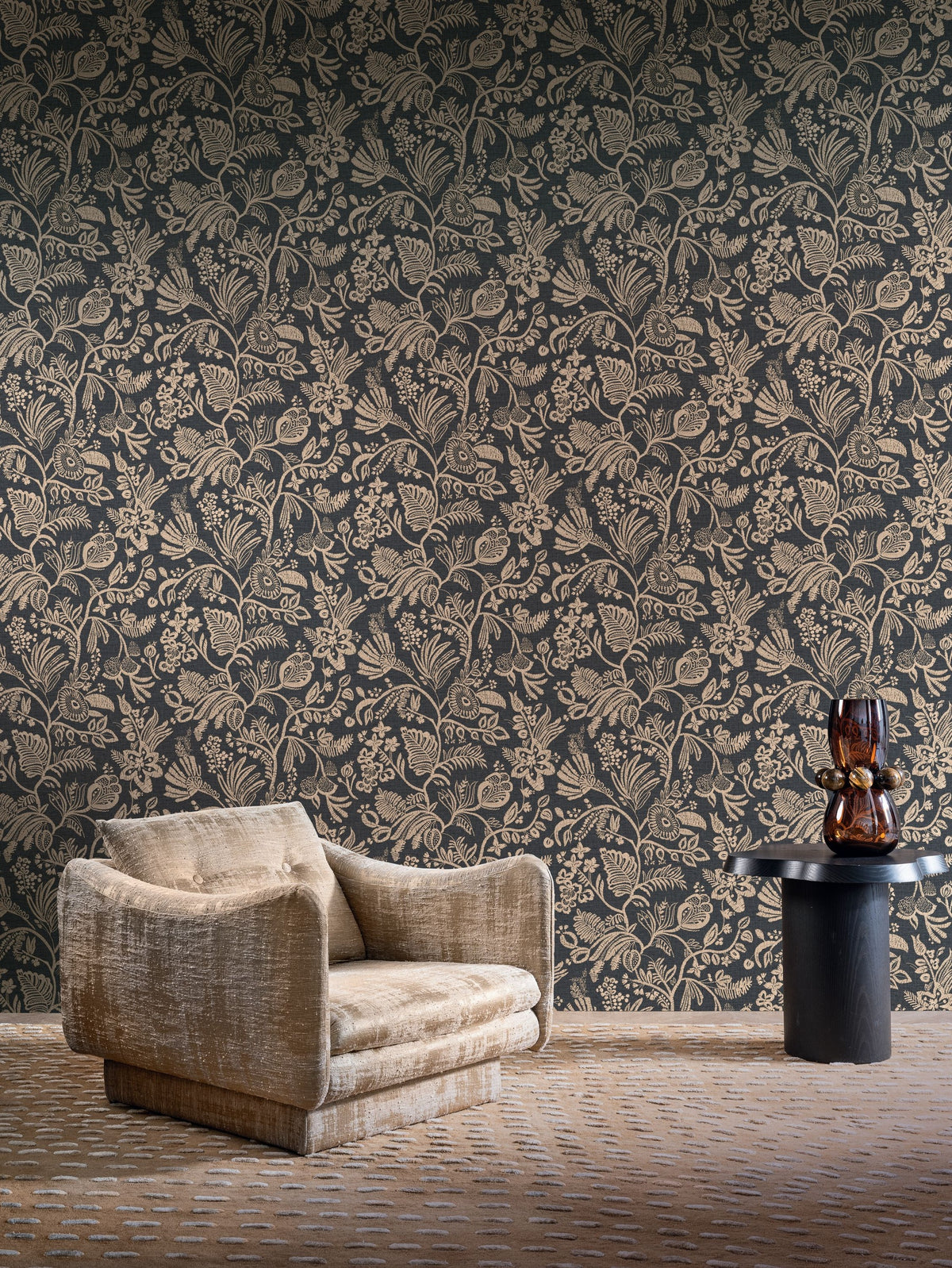 Casamance behang Broderies Pastel 76961120 in interieur