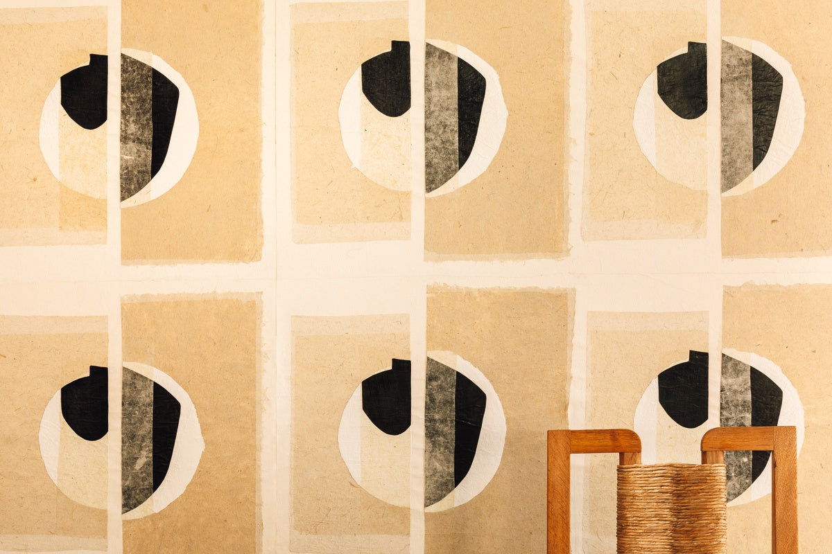 Élitis Art Paper Izu RM 1030 02 in een sfeervol interieur