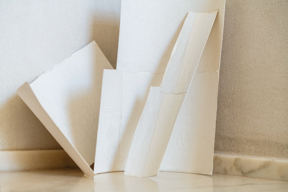 Élitis Art Paper Okinawa RM 1032 01 in een sfeervol interieur