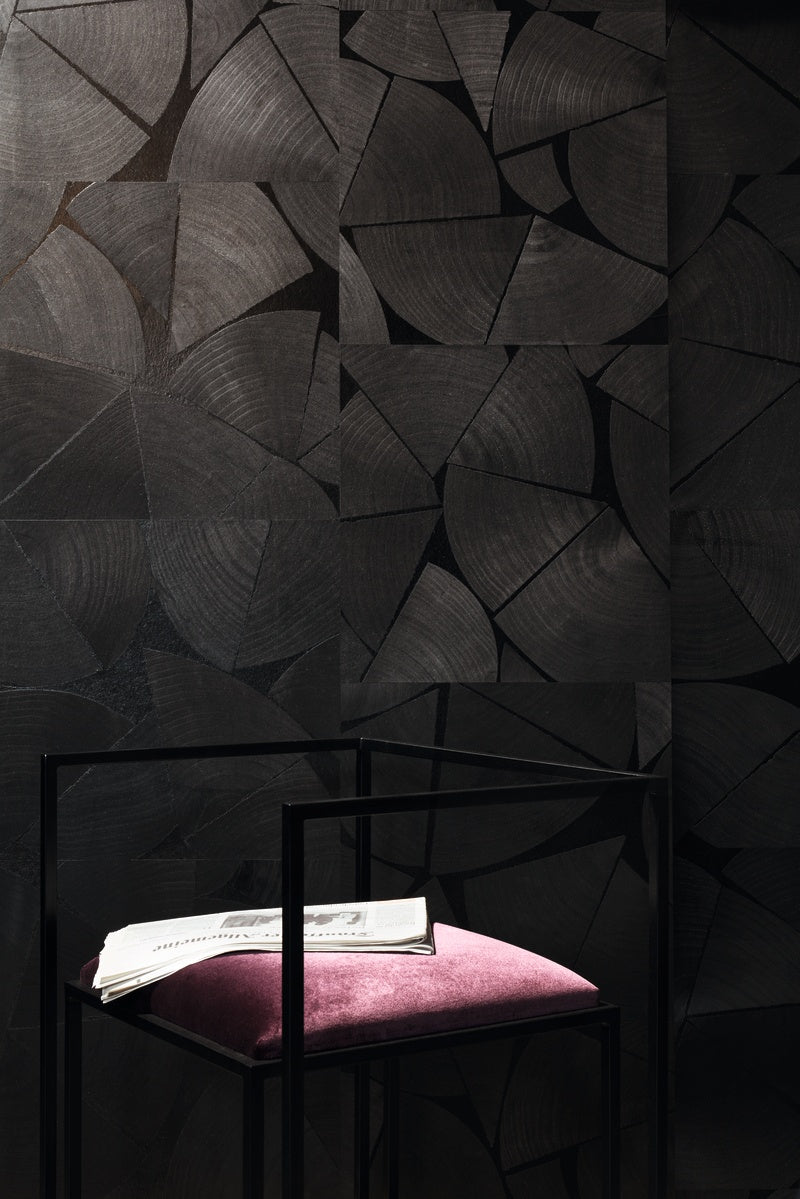 Élitis Marqueteries Fragments RM 1037 80 in een sfeervol interieur