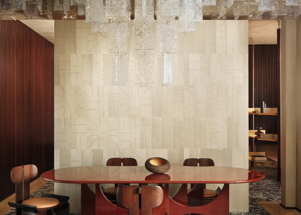 Élitis Marqueteries Le Roi Soleil RM 1038 03 in een sfeervol interieur