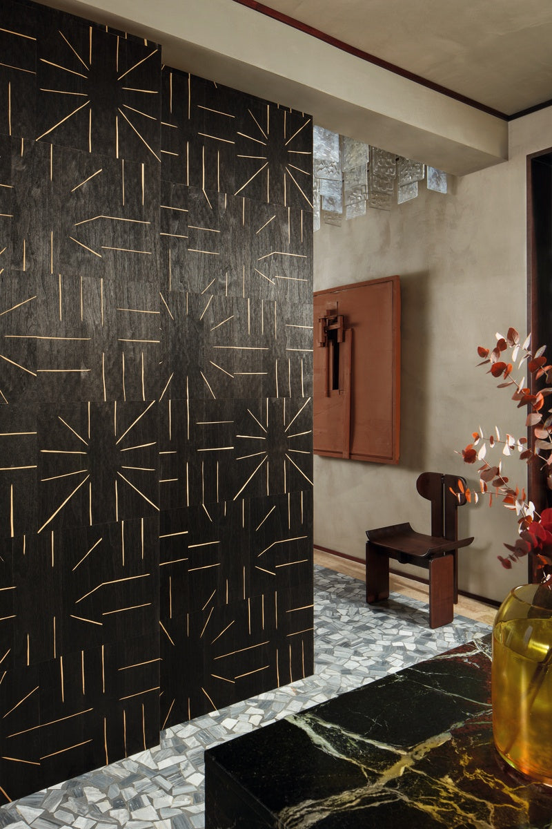 Élitis Marqueteries Le Roi Soleil RM 1038 80 in een sfeervol interieur