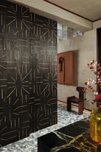 Élitis Marqueteries Le Roi Soleil RM 1038 80 in een sfeervol interieur