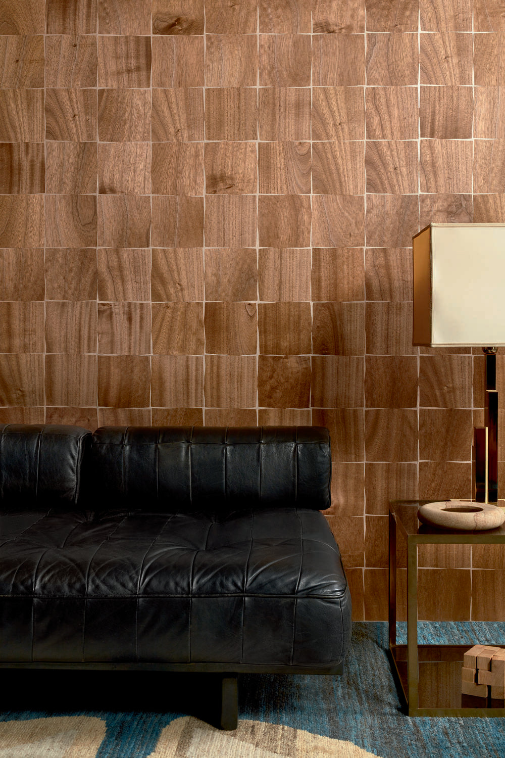 Élitis Marqueteries Feuilles d'Or RM 1041 15 in een sfeervol interieur