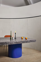 Élitis Rayures Jumelles Pilastre RM 1043 01 in een sfeervol interieur