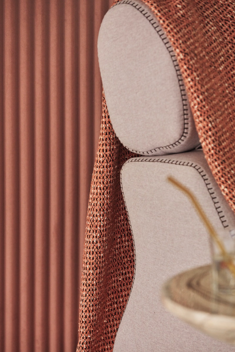 Élitis Rayures Jumelles Pilastre RM 1043 51 in een sfeervol interieur