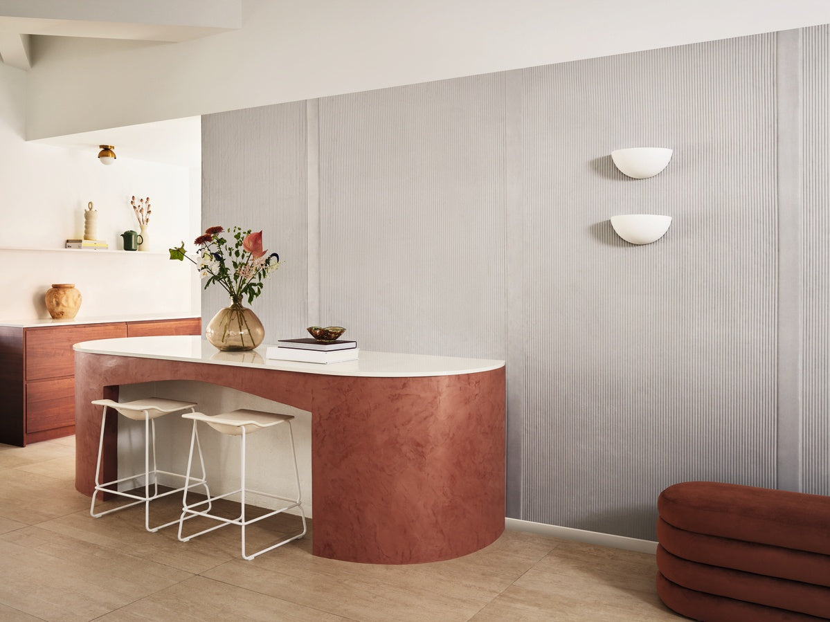 Élitis Rayures Jumelles Colonne RM 1044 40 in een sfeervol interieur