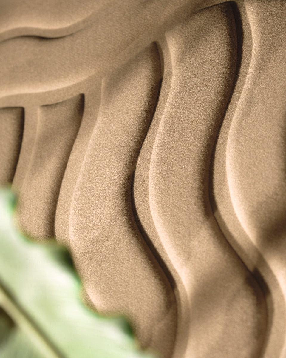 Élitis Forms Wave flanelle RM 1055 05 in een sfeervol interieur