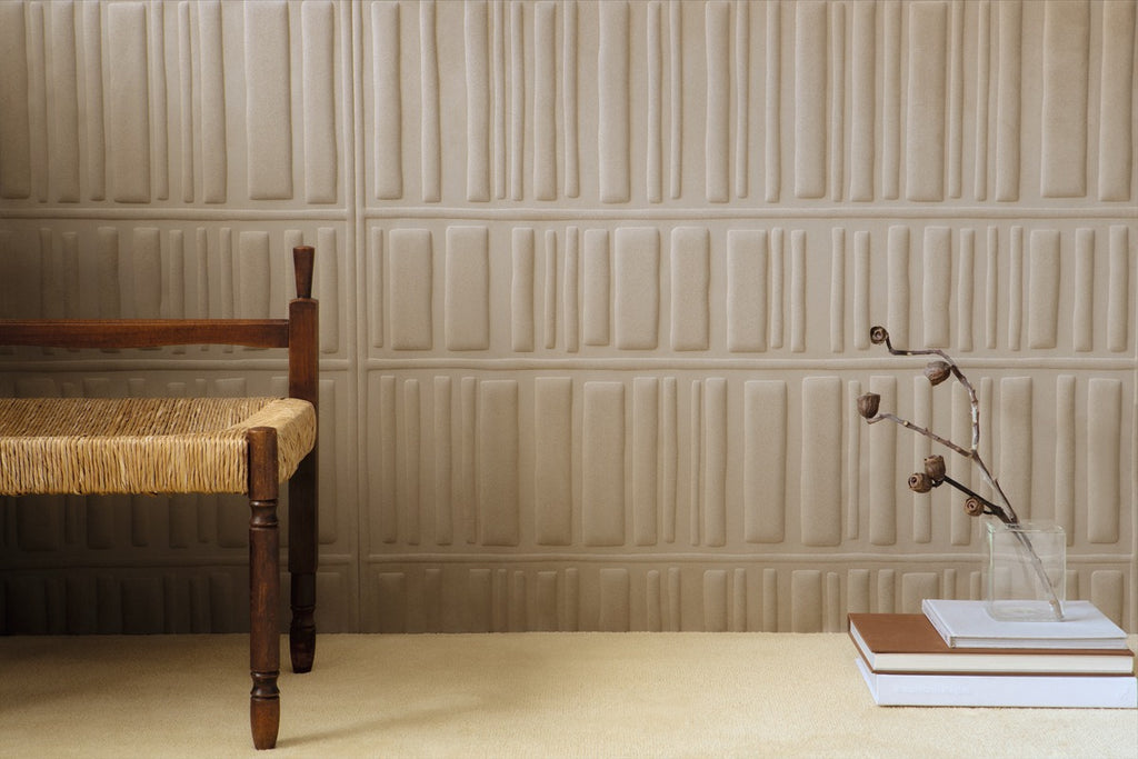 Élitis Velatura Boudoir suédine RM 1105 04 in een sfeervol interieur