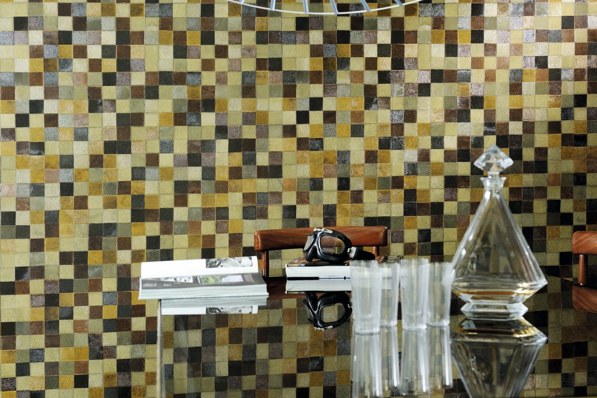 Elitis Indomptée VP 619 08 Sierra in een sfeervol interieur