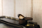Elitis Nomades Sari VP 895 93 in een sfeervol interieur