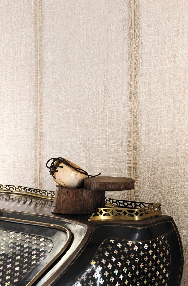 Elitis Nomades Sari VP 895 93 in een sfeervol interieur