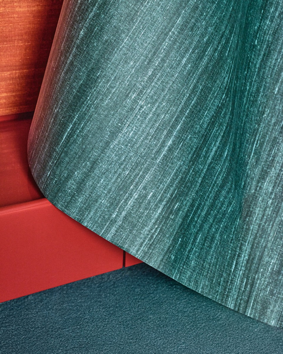 Élitis Soie Changeante Kosa Silk VP 928 45 in een sfeervol interieur