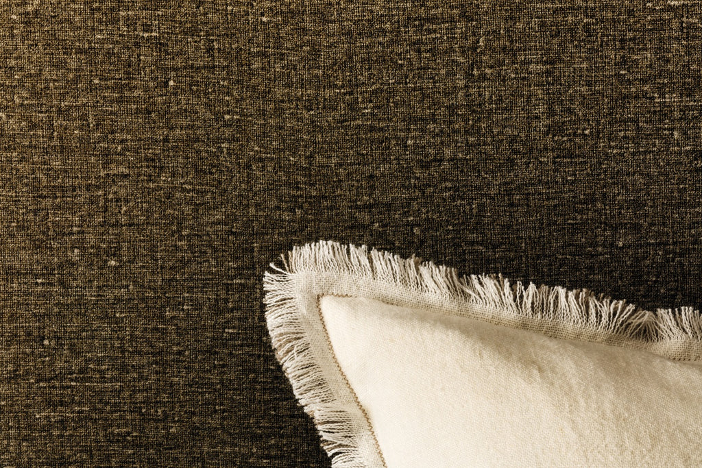 Élitis Lins Brodés Lin VP 953 10 in een sfeervol interieur