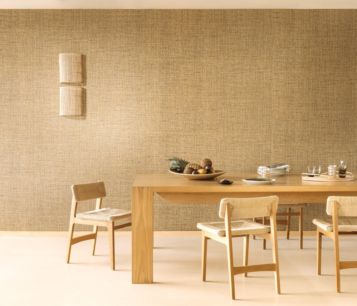 Élitis Matières Végétales Raphia VP 986 03 in een sfeervol interieur