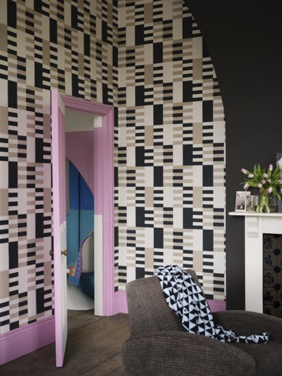 Farrow & Ball Carte Blanche Check 60-04 behang in een woonkamer