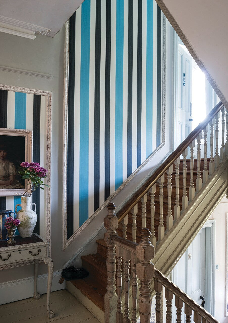 Farrow & Ball Chromatic Stripe 4205 behang in een hal