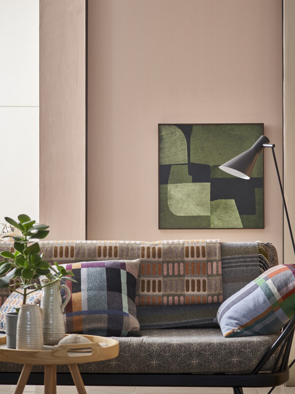 Farrow & Ball Drag DR 621 behang in een woonkamer