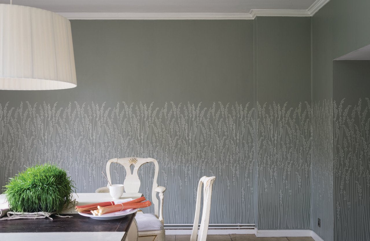 Farrow & Ball Feather Grass 5102 behang sfeerbeeld