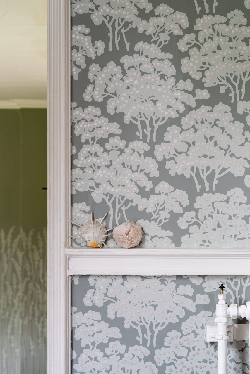 Farrow & Ball Hornbeam 5003 behang sfeerbeeld