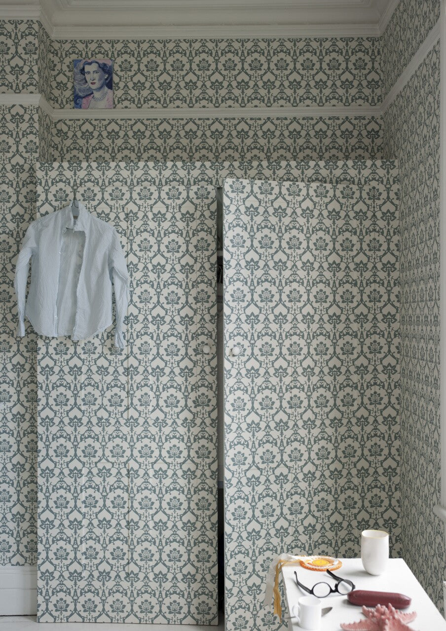 Farrow & Ball Lotus Papers BP 2003 behang in een interieur, sfeerbeeld 2
