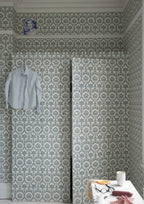 Farrow & Ball Lotus Papers BP 2003 behang in een interieur, sfeerbeeld 2