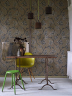 Farrow & Ball Ringwold BP 1649 behang in een interieur
