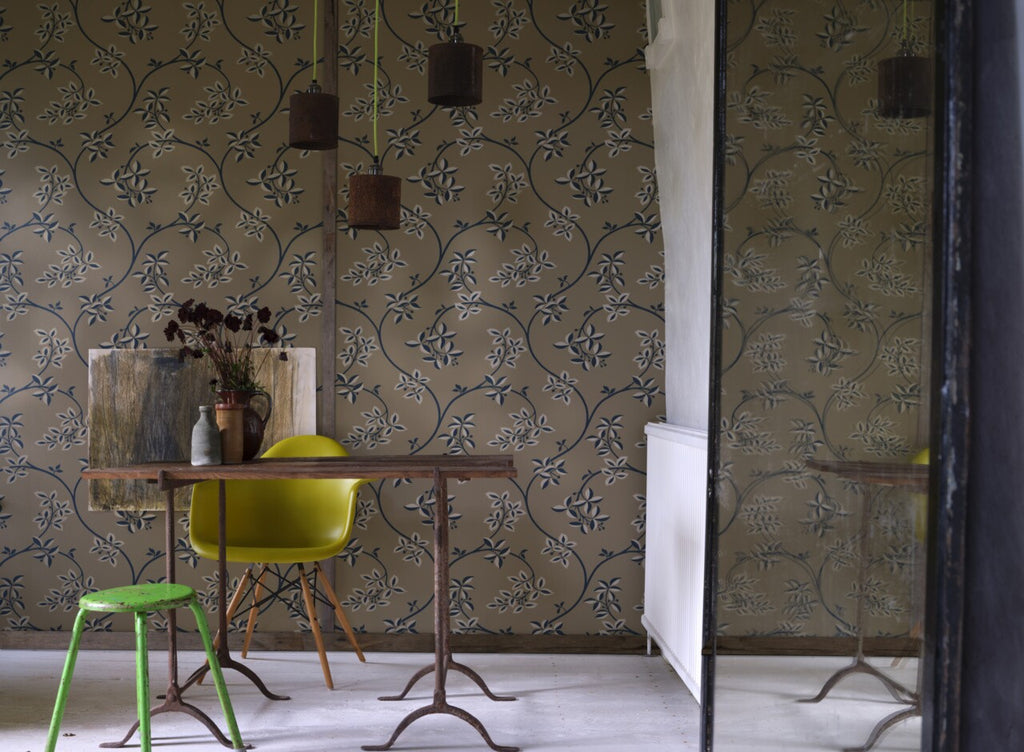 Farrow & Ball Ringwold BP 1649 behang in een interieur, sfeerbeeld 2