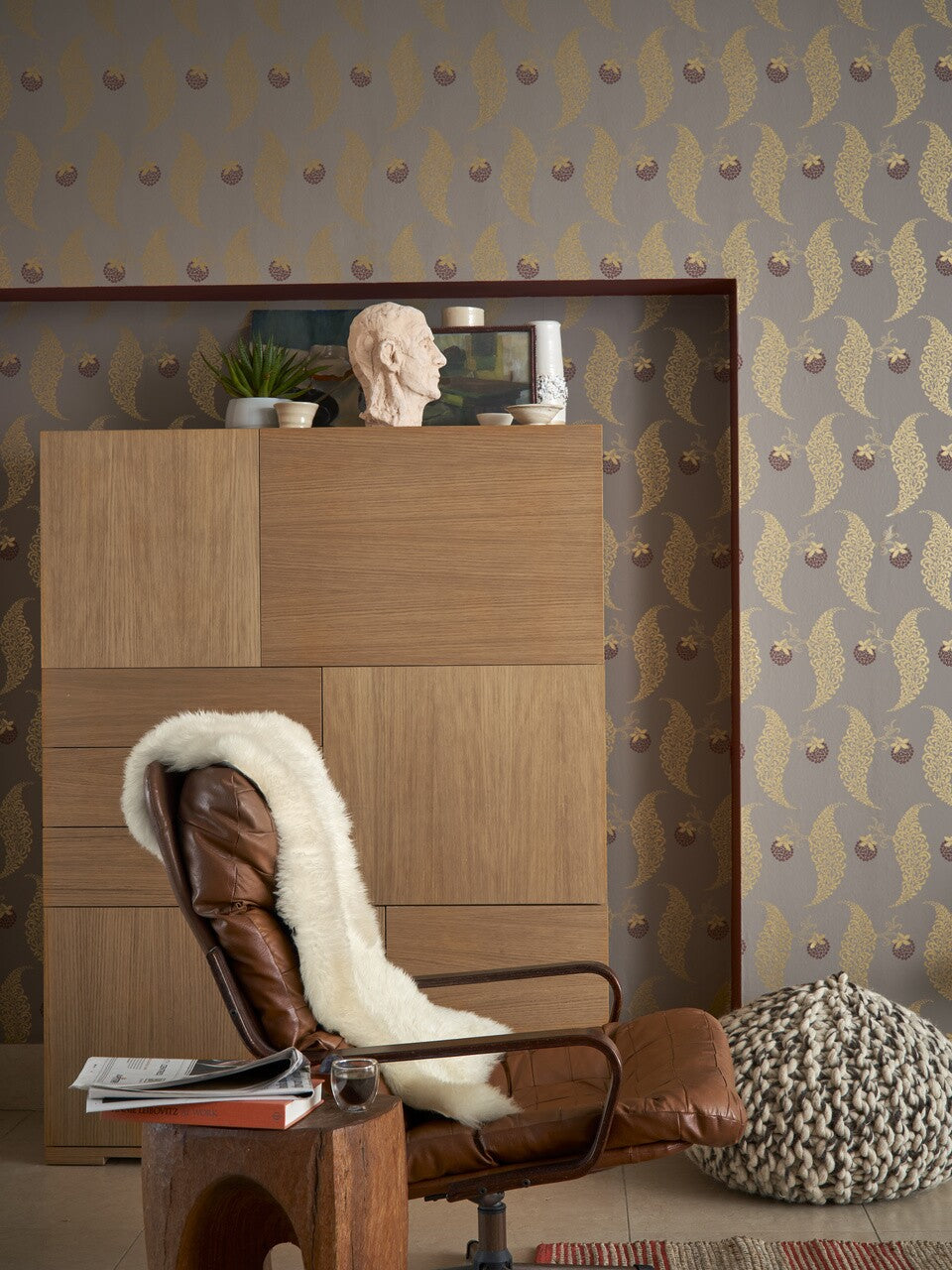 Farrow & Ball Rosslyn Papers BP 1925 behang in een woonkamer