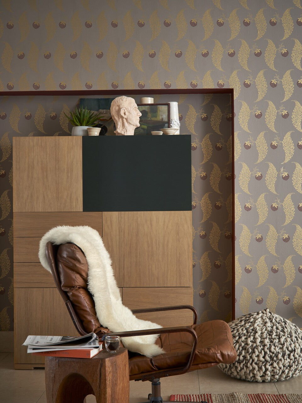 Farrow & Ball Rosslyn Papers BP 1925 behang in een woonkamer, sfeerbeeld 2