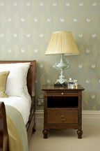 Farrow & Ball Rosslyn Papers BP 1938 behang in een slaapkamer, sfeerbeeld 3