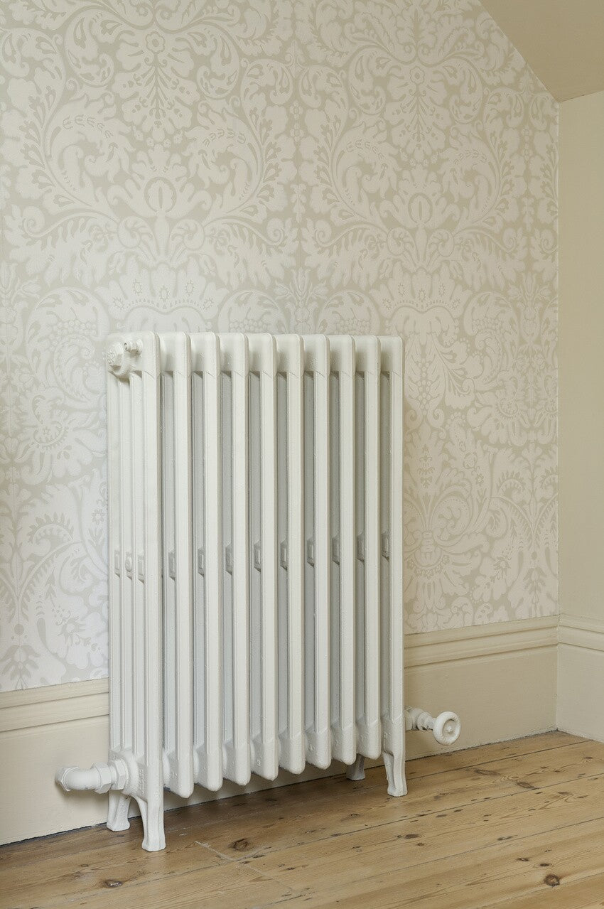 Farrow & Ball Silvergate BP 804 behang in een woonkamer, sfeerbeeld 2
