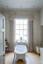 Farrow & Ball Silvergate BP 804 behang in een badkamer, sfeerbeeld 3