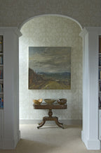Farrow & Ball St Antoine BP 906 behang in een hal