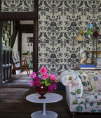Farrow & Ball St Antoine BP 910 behang in een interieur, sfeerbeeld 2