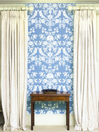 Farrow & Ball St Antoine BP 947 behang in een woonkamer, sfeerbeeld 2