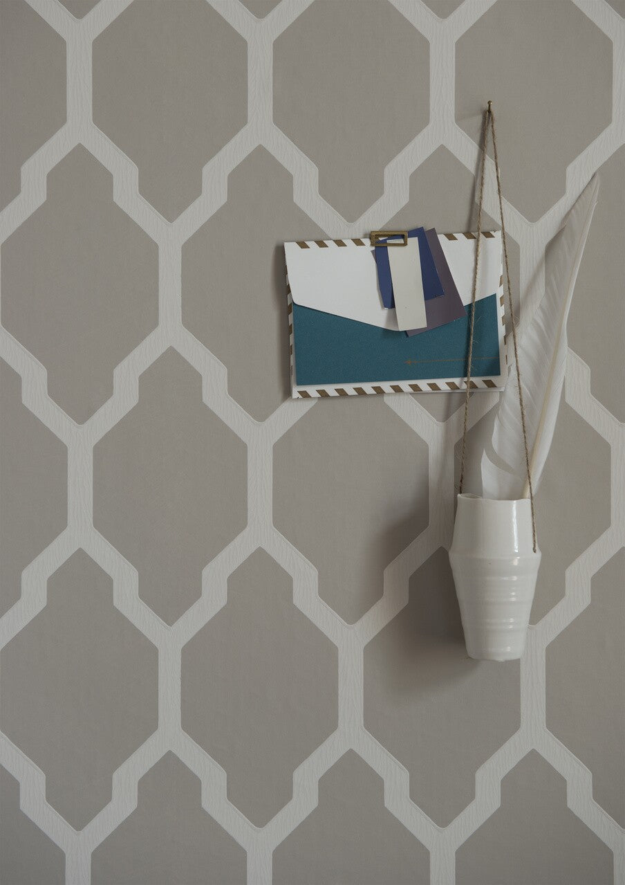 Farrow & Ball Tessella BP 3601 behang in een woonkamer