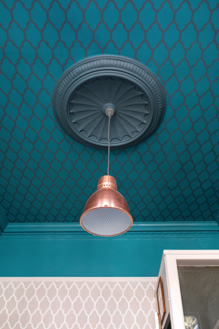 Farrow & Ball Tessella BP 3601 behang in een woonkamer, sfeerbeeld 3