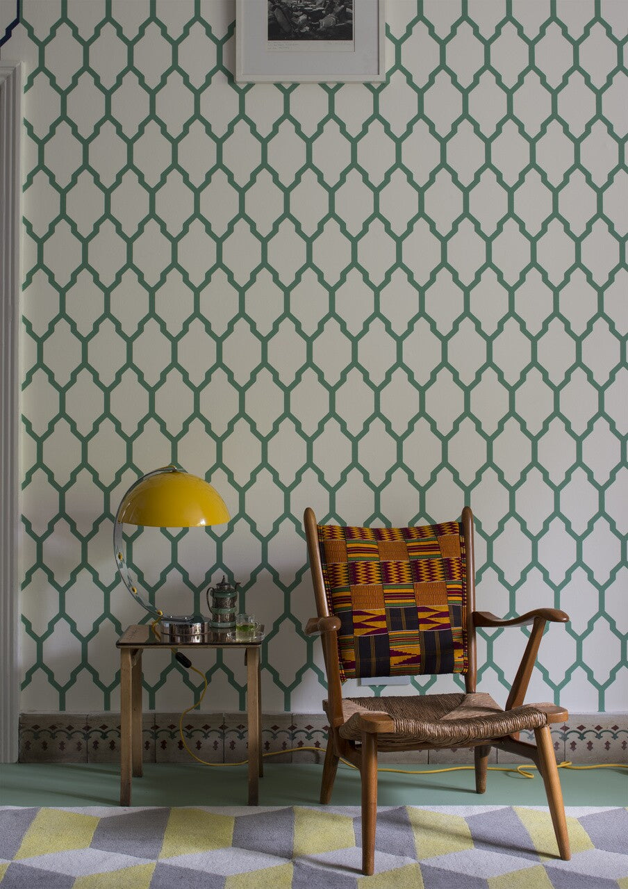 Farrow & Ball Tessella BP 3603 behang in een woonkamer, sfeerbeeld 3