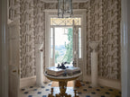 Farrow & Ball The Heritage Papers 6902 Gothic behang in een hal