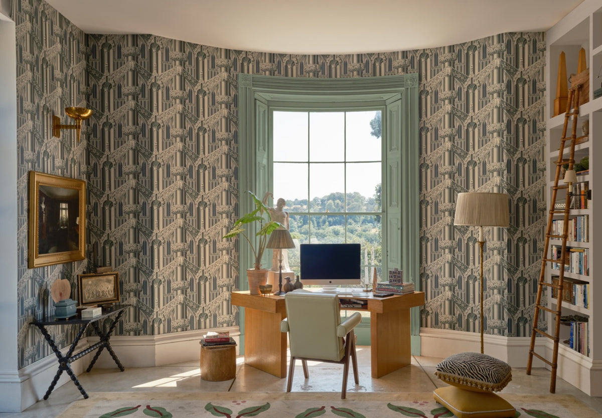 Farrow & Ball The Heritage Papers 6903 Gothic behang in een werkkamer