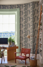 Farrow & Ball The Heritage Papers 6903 Gothic behang in een werkkamer, sfeerbeeld 3