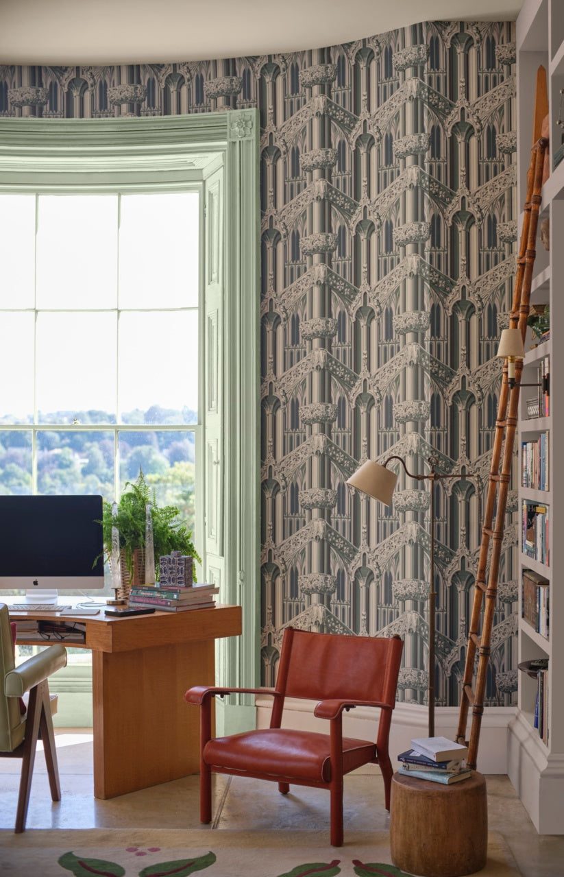 Farrow & Ball The Heritage Papers 6903 Gothic behang in een werkkamer, sfeerbeeld 3