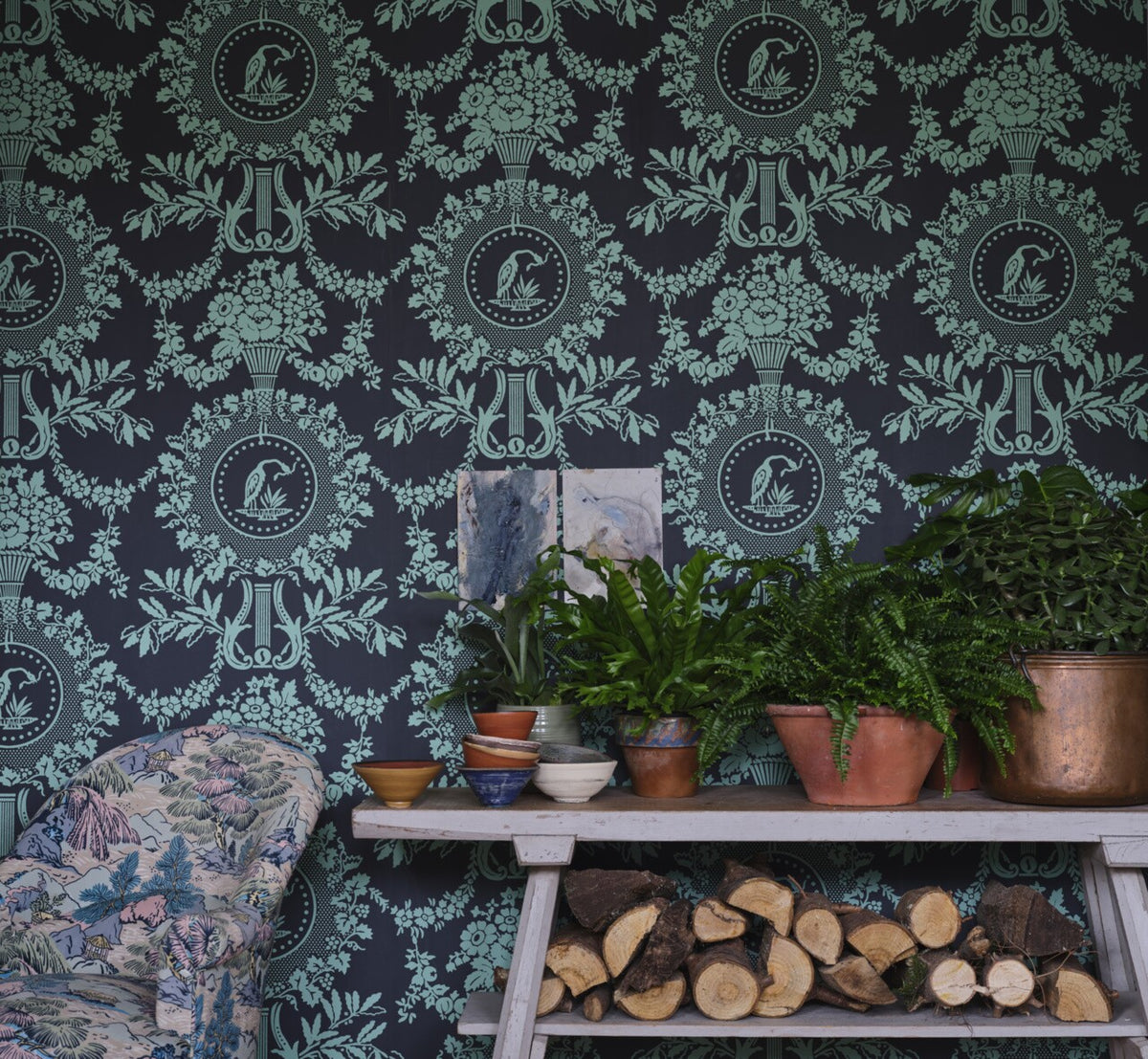Farrow & Ball The Purnon Papers BP 6205 Purnon behang in een interieur, sfeerbeeld 2