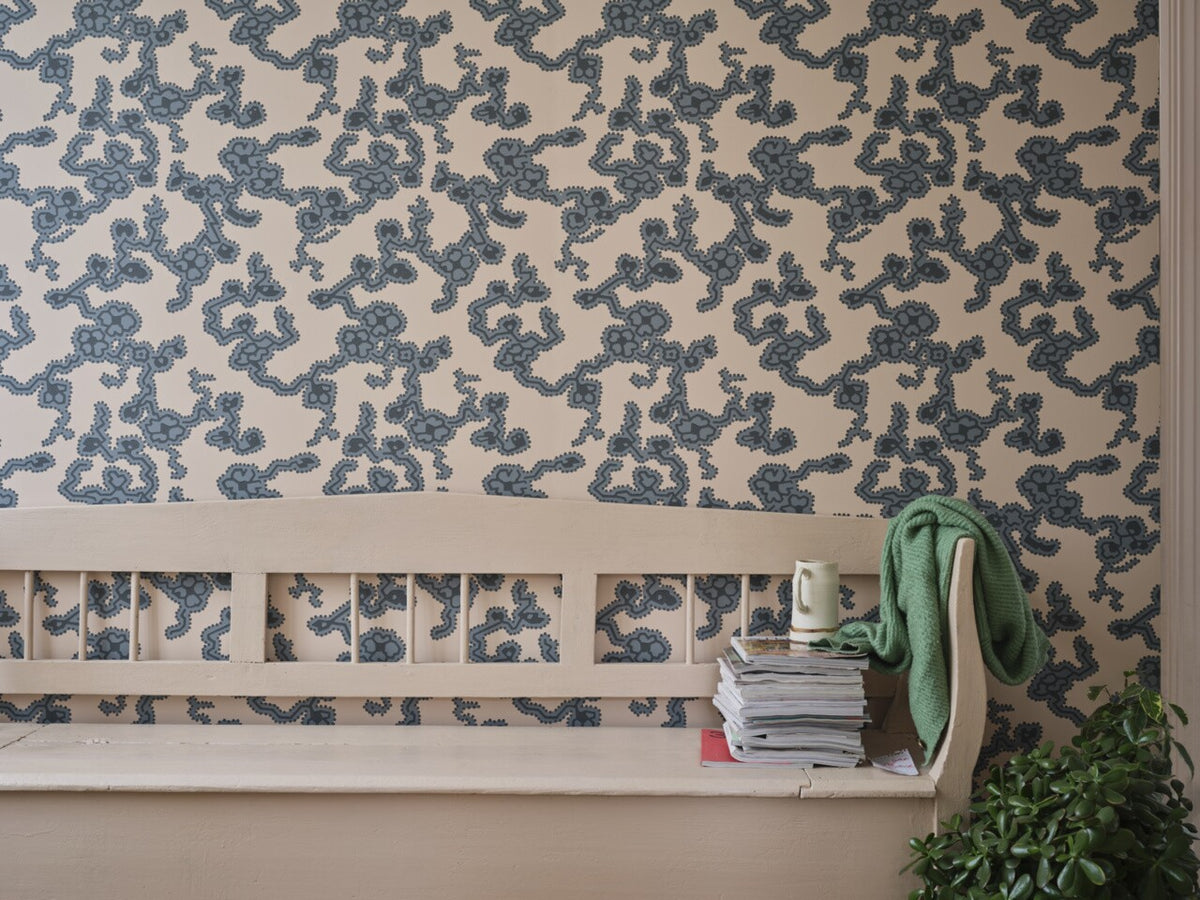 Farrow & Ball The Purnon Papers BP 6302 Adelaide behang in een interieur