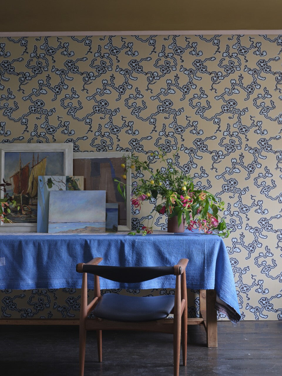 Farrow & Ball The Purnon Papers BP 6303 Adelaide behang in een interieur
