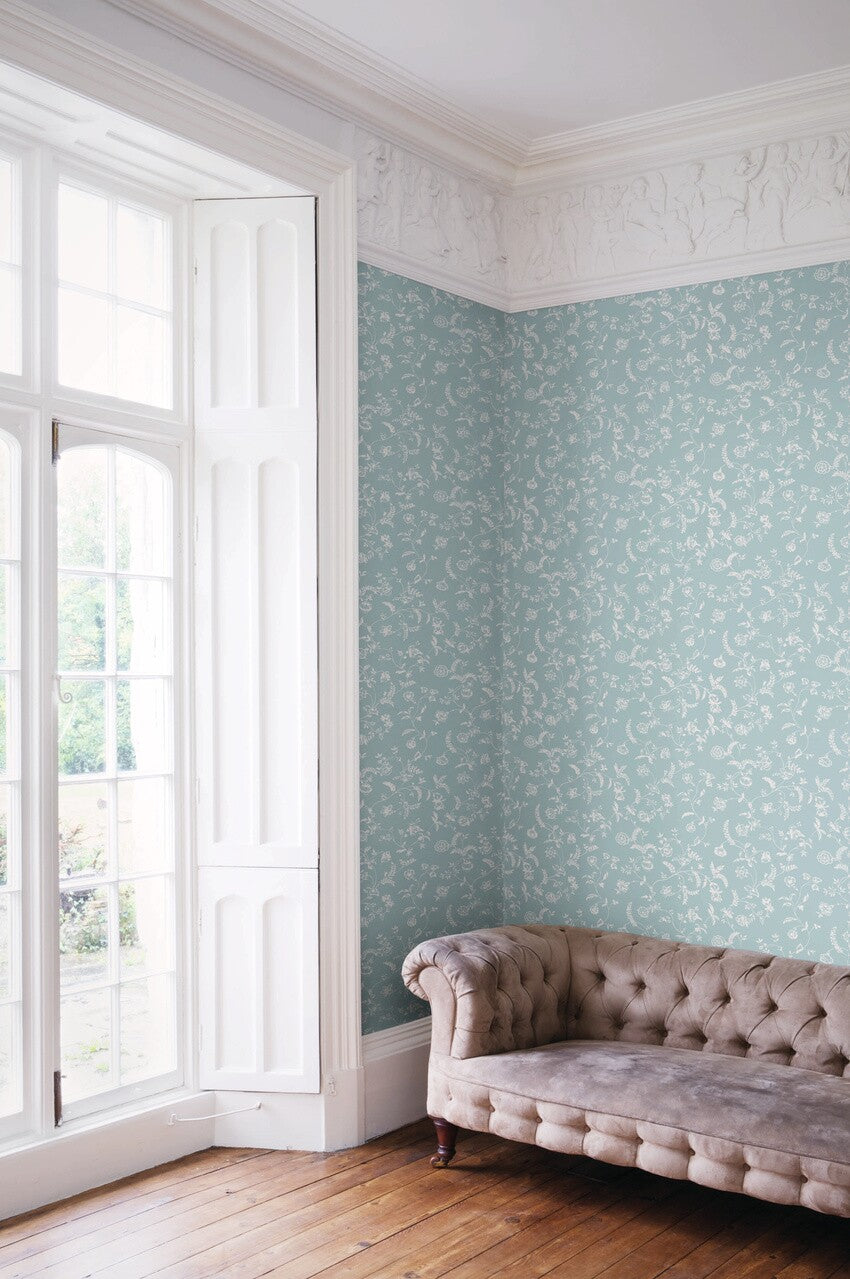 Farrow & Ball Uppark BP 553 behang in een woonkamer