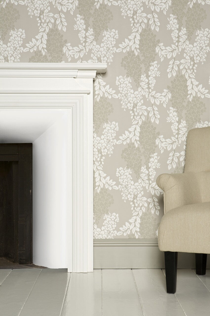 Farrow & Ball Wisteria BP 2202 behang in een woonkamer