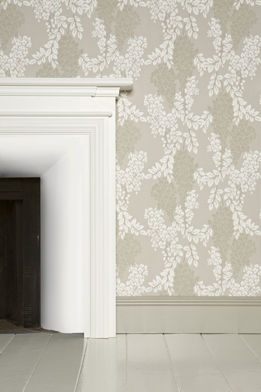 Farrow & Ball Wisteria BP 2202 behang in een woonkamer, sfeerbeeld 2