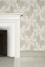 Farrow & Ball Wisteria BP 2202 behang in een woonkamer, sfeerbeeld 2